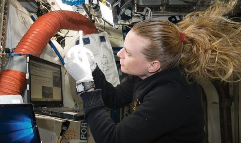 Nanopores astronaut Kate Rubins sequencing on the ISS credit NASA rz